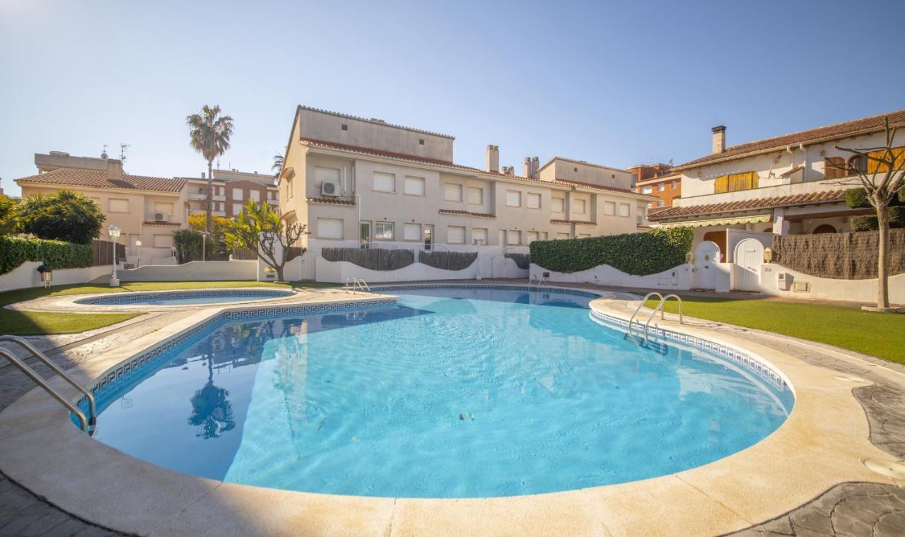 R142 Manila Resort Central Calafell Kültér fotó